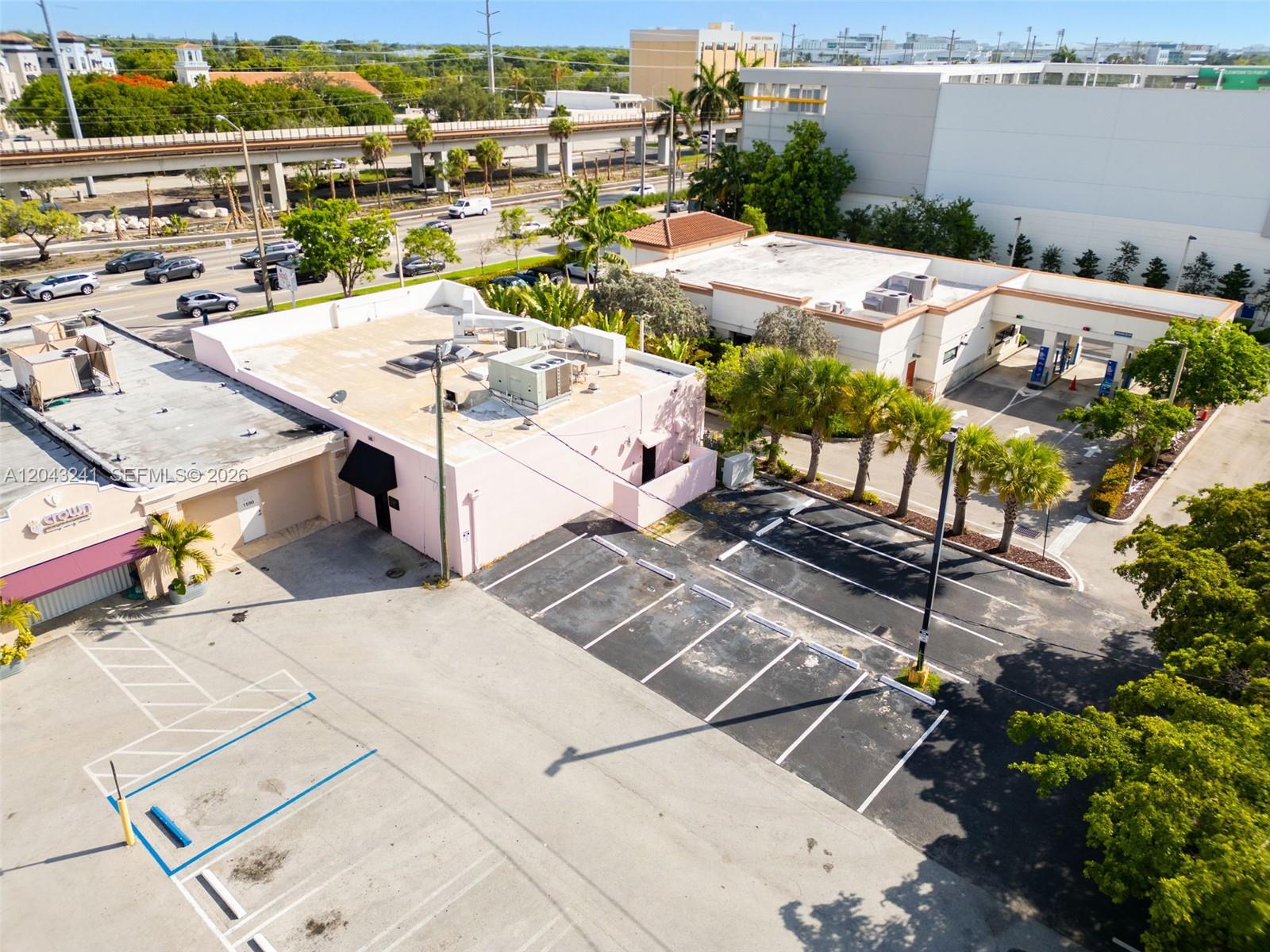 1586 S Dixie Hwy