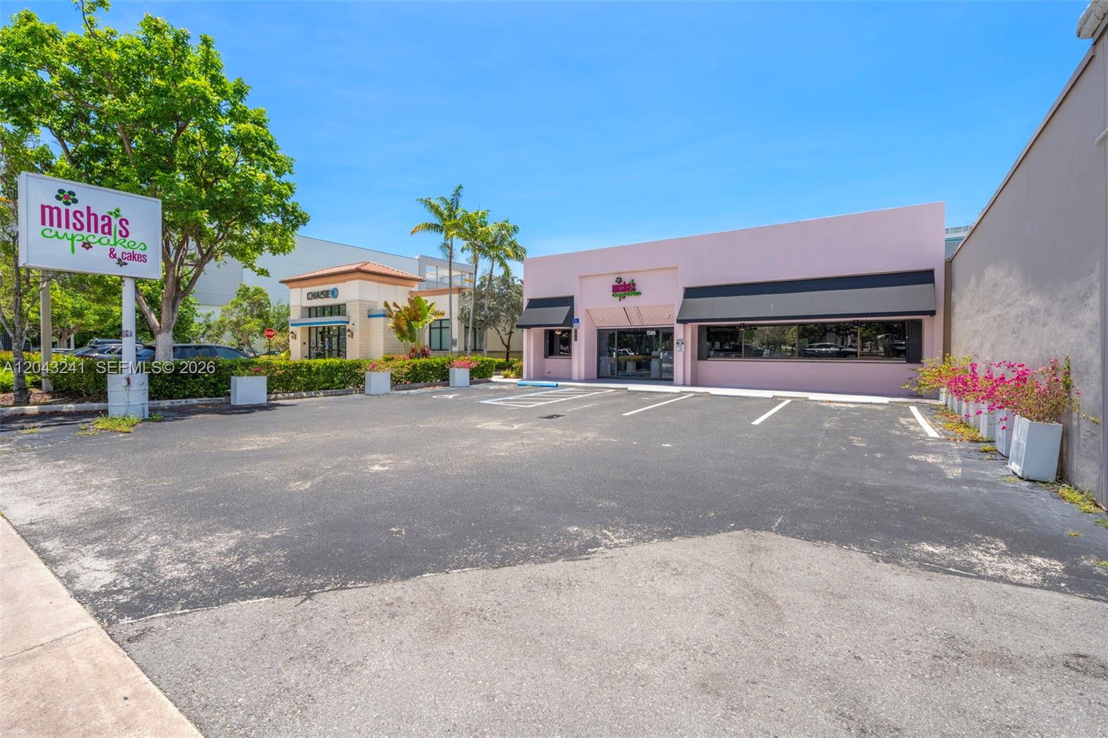 1586 S Dixie Hwy