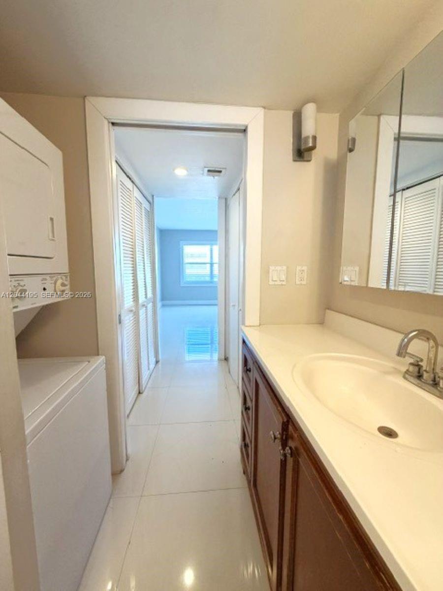 4141 Nautilus Dr # 4J