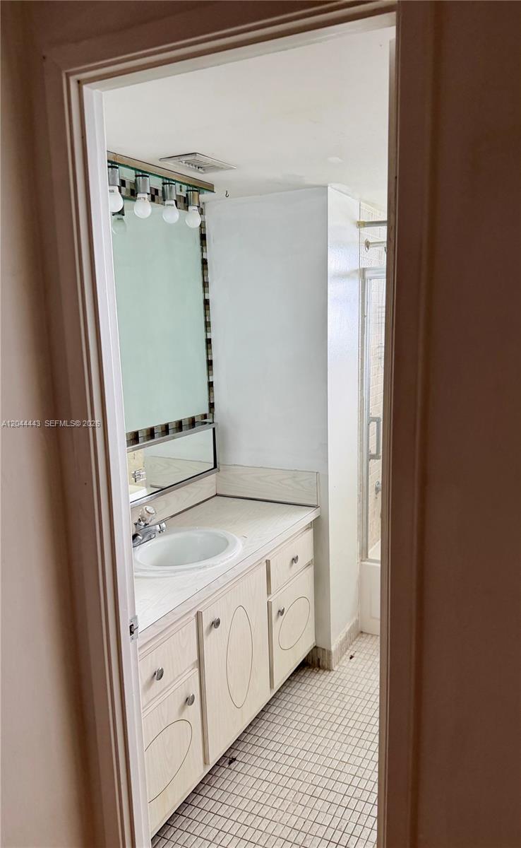 1780 NE 191st St # 2 Unit: 704-2