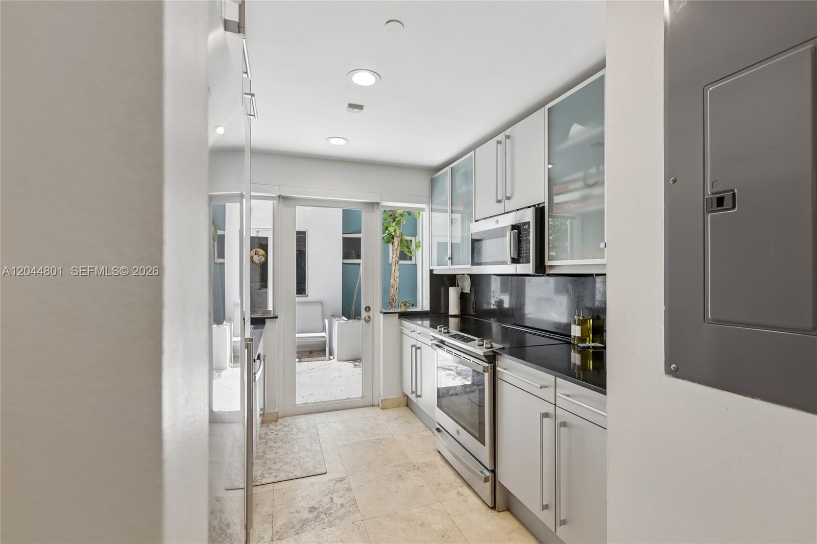 204 Washington Ave # 13