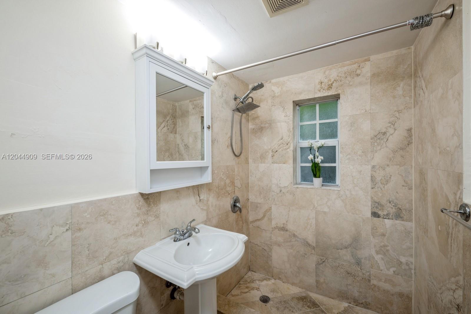 237 Madeira Ave # 2