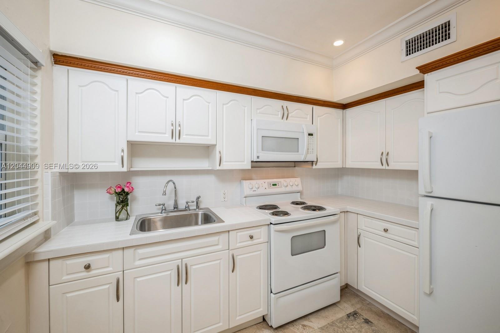 237 Madeira Ave # 2