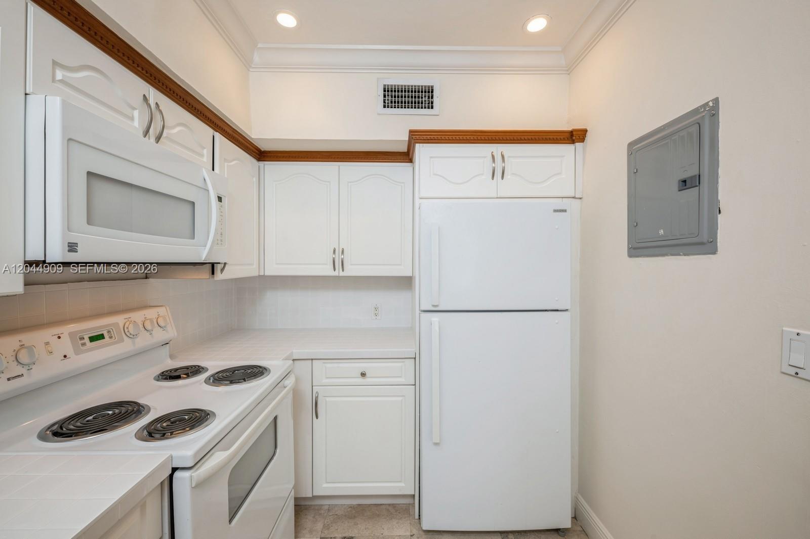 237 Madeira Ave # 2