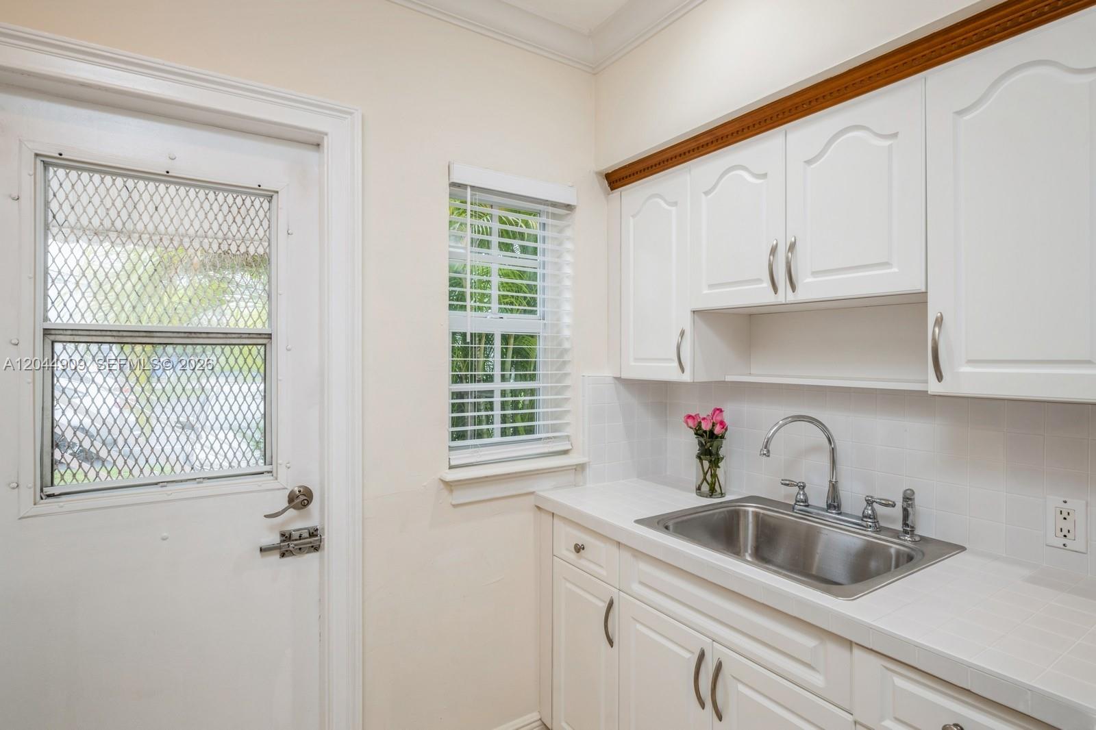 237 Madeira Ave # 2