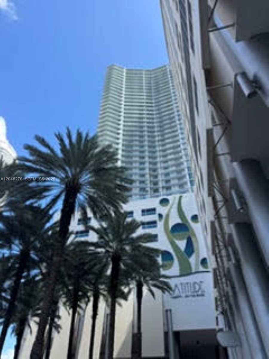 185 SW 7th St # 3009