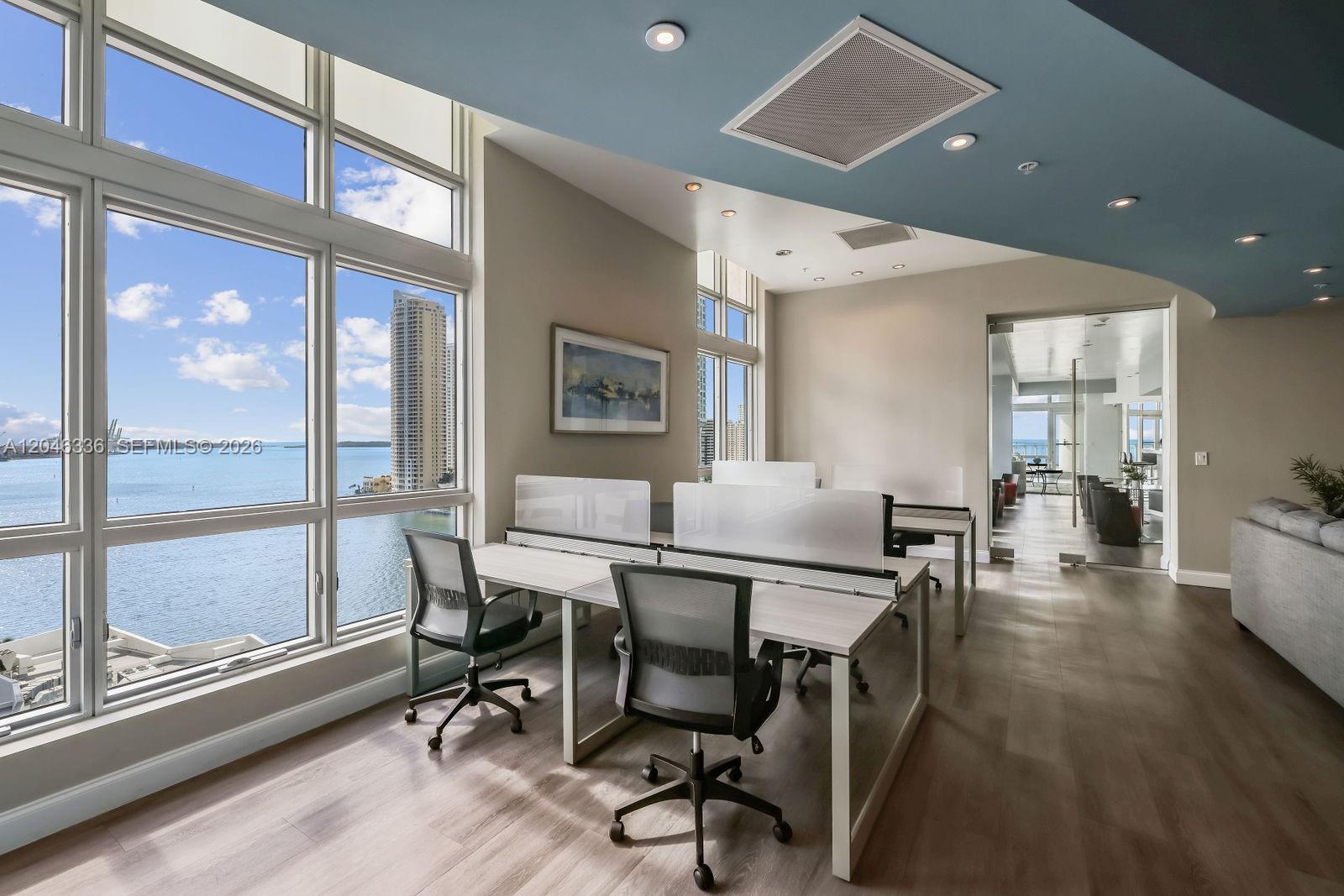 300 S Biscayne Blvd # 1503 Unit: T-1503