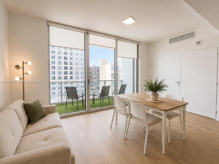 300 S Biscayne Blvd # 1503 Unit: T-1503