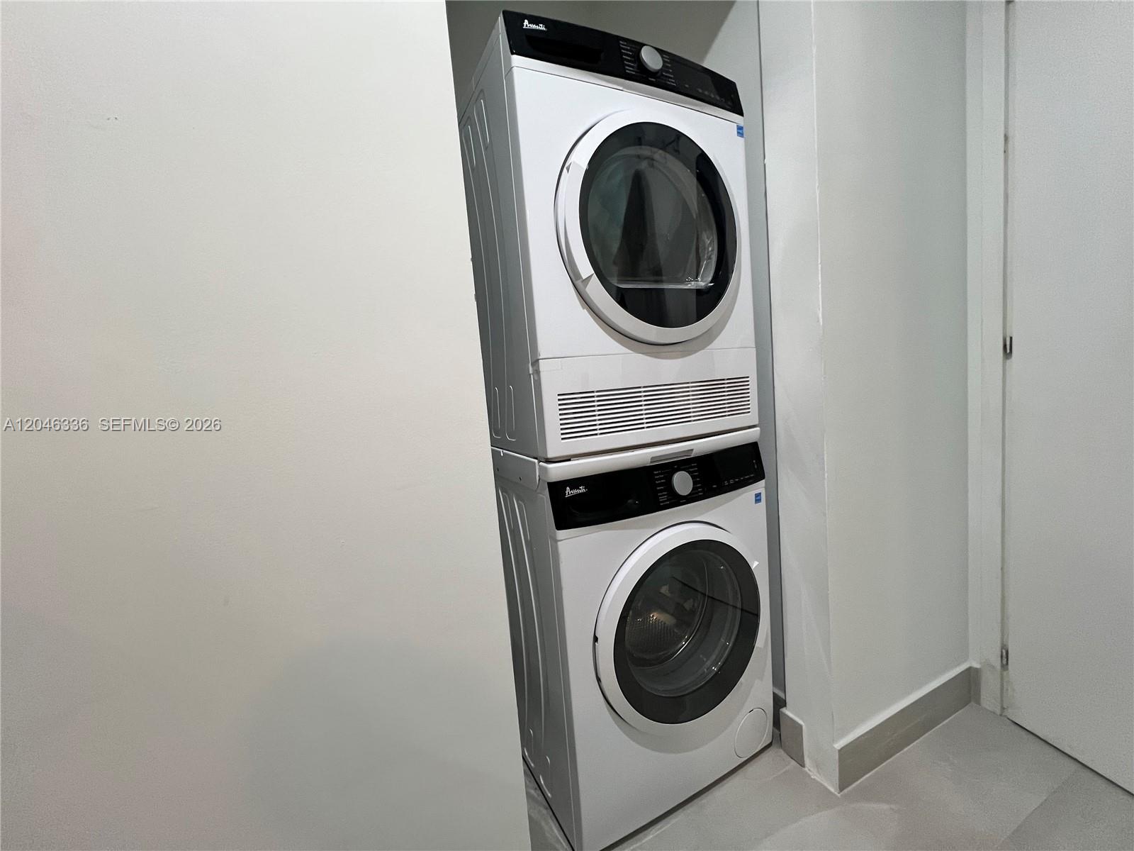 300 S Biscayne Blvd # 1503 Unit: T-1503