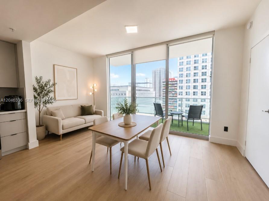 300 S Biscayne Blvd # 1503 Unit: T-1503