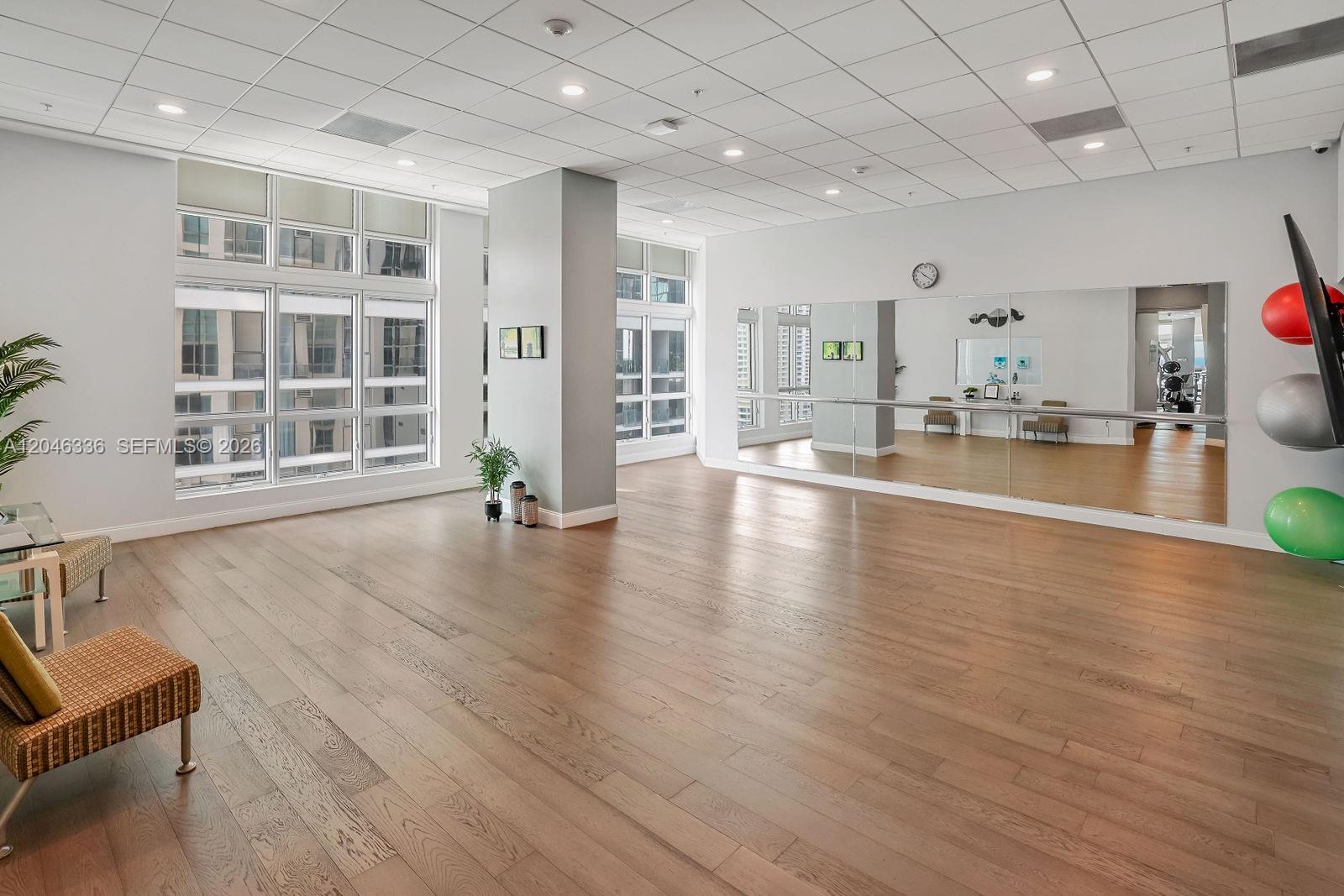 300 S Biscayne Blvd # 1503 Unit: T-1503