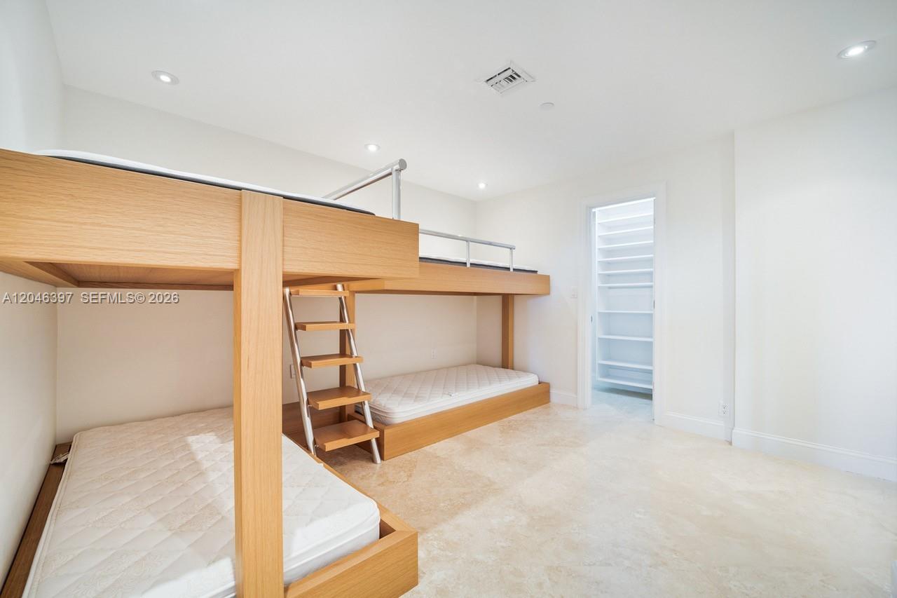 151 Crandon Blvd # 439