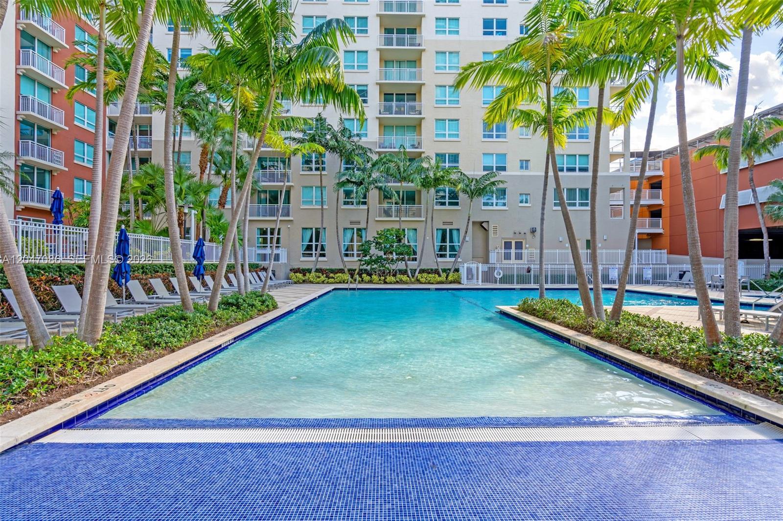 2000 N Bayshore Dr # 909