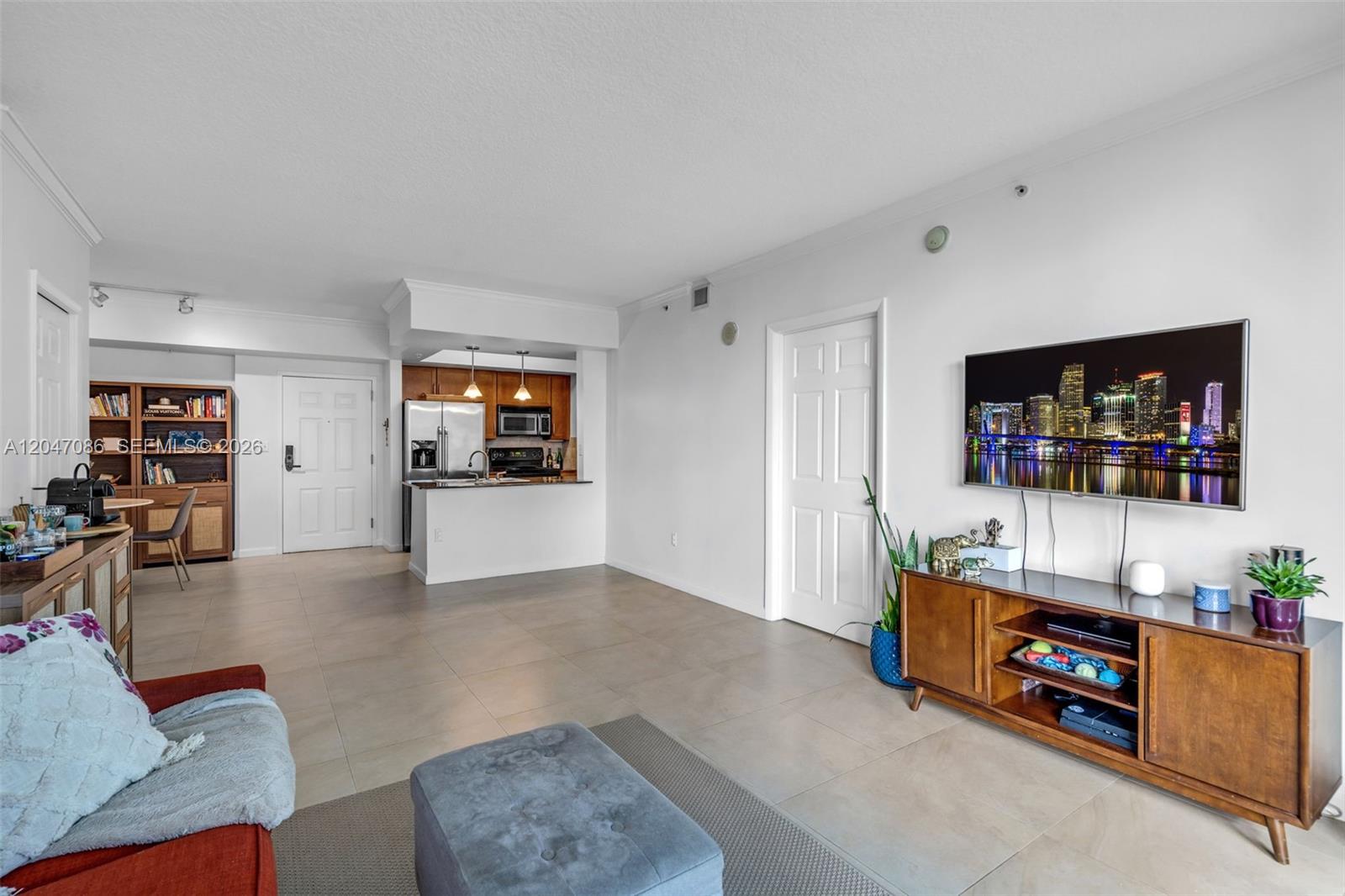 2000 N Bayshore Dr # 909
