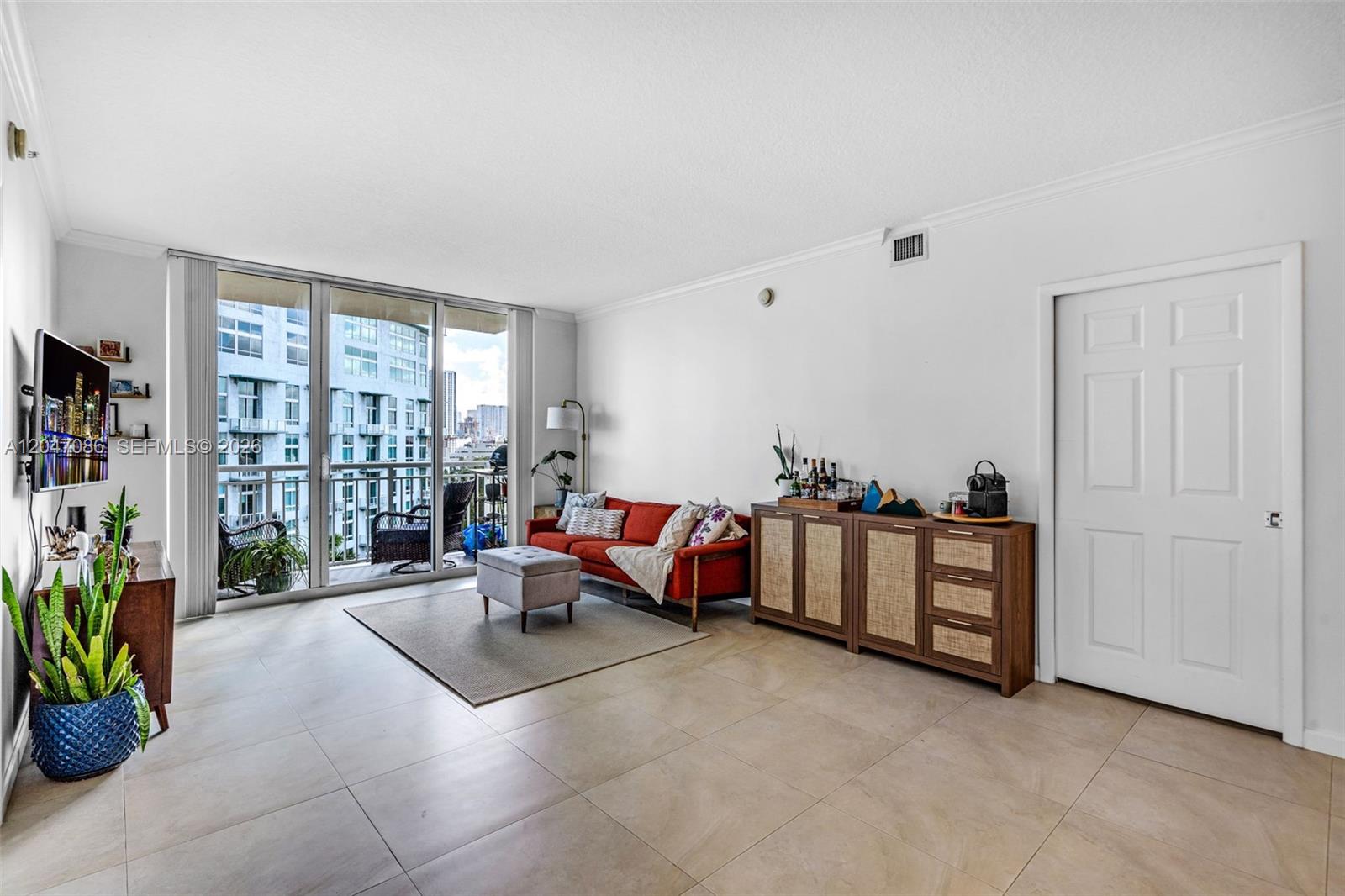 2000 N Bayshore Dr # 909