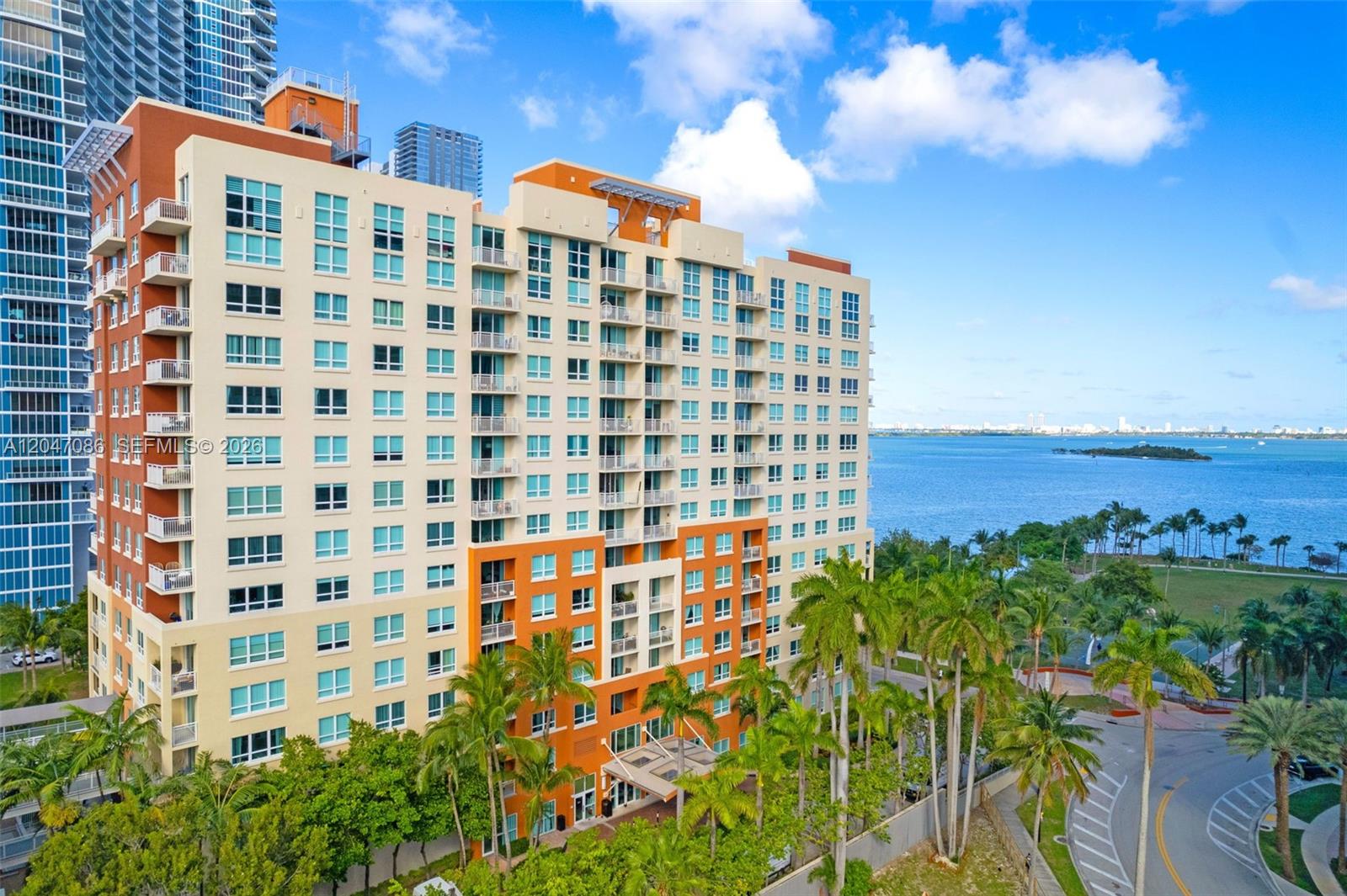 2000 N Bayshore Dr # 909