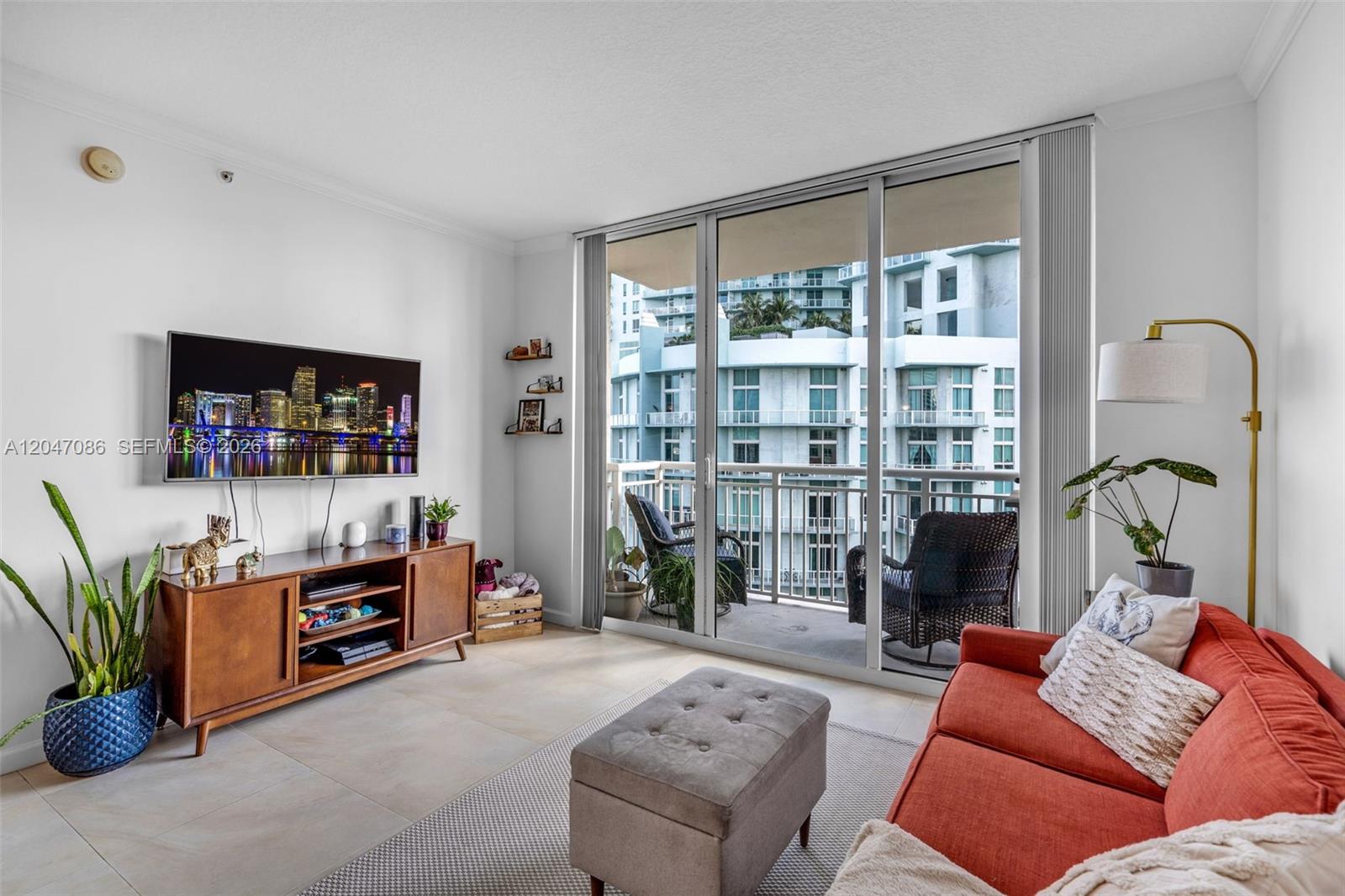 2000 N Bayshore Dr # 909