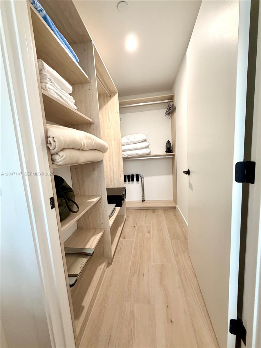 225 N Miami Ave Unit: 1107