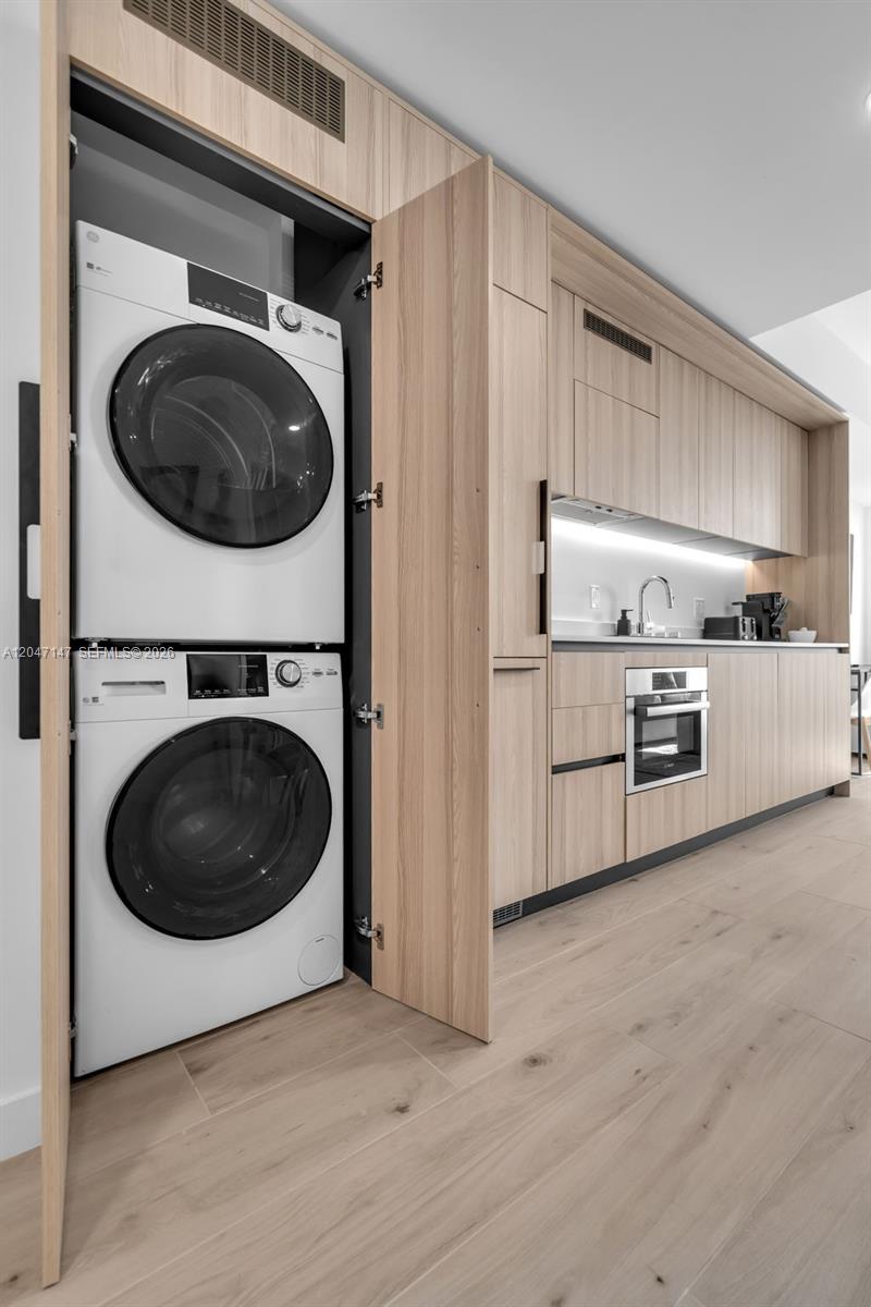 225 N Miami Ave Unit: 1107