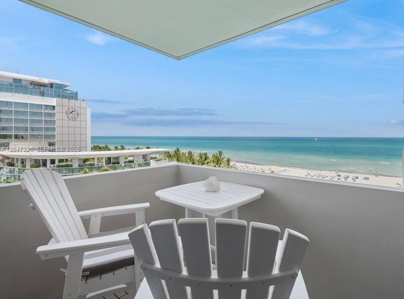 2899 Collins Ave # 1025
