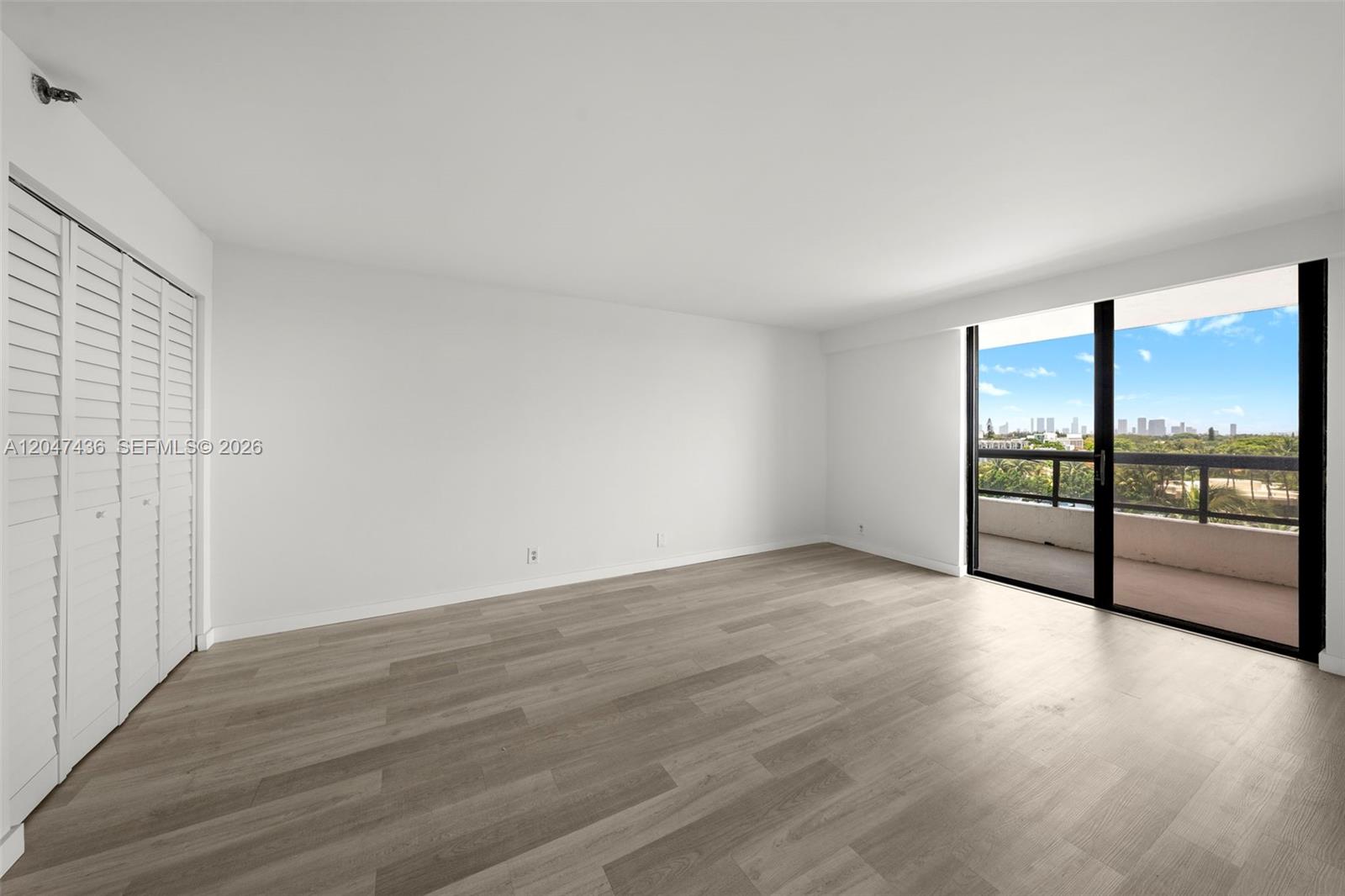 2555 Collins Ave # 706
