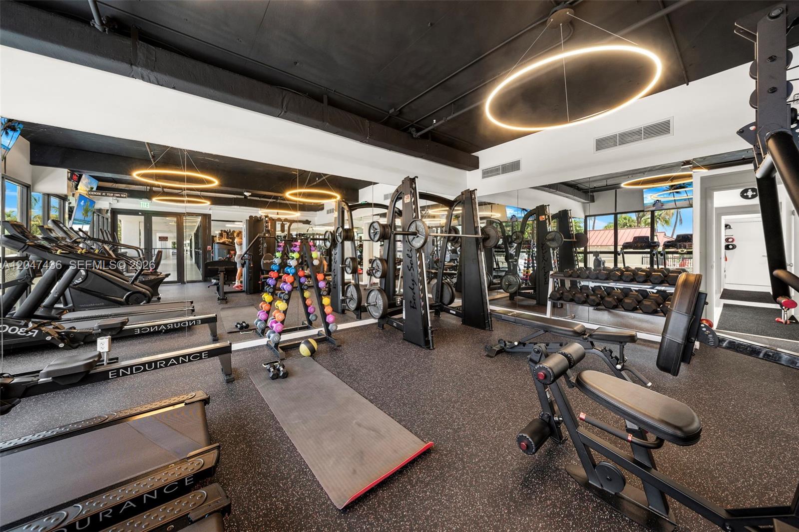 2555 Collins Ave # 706