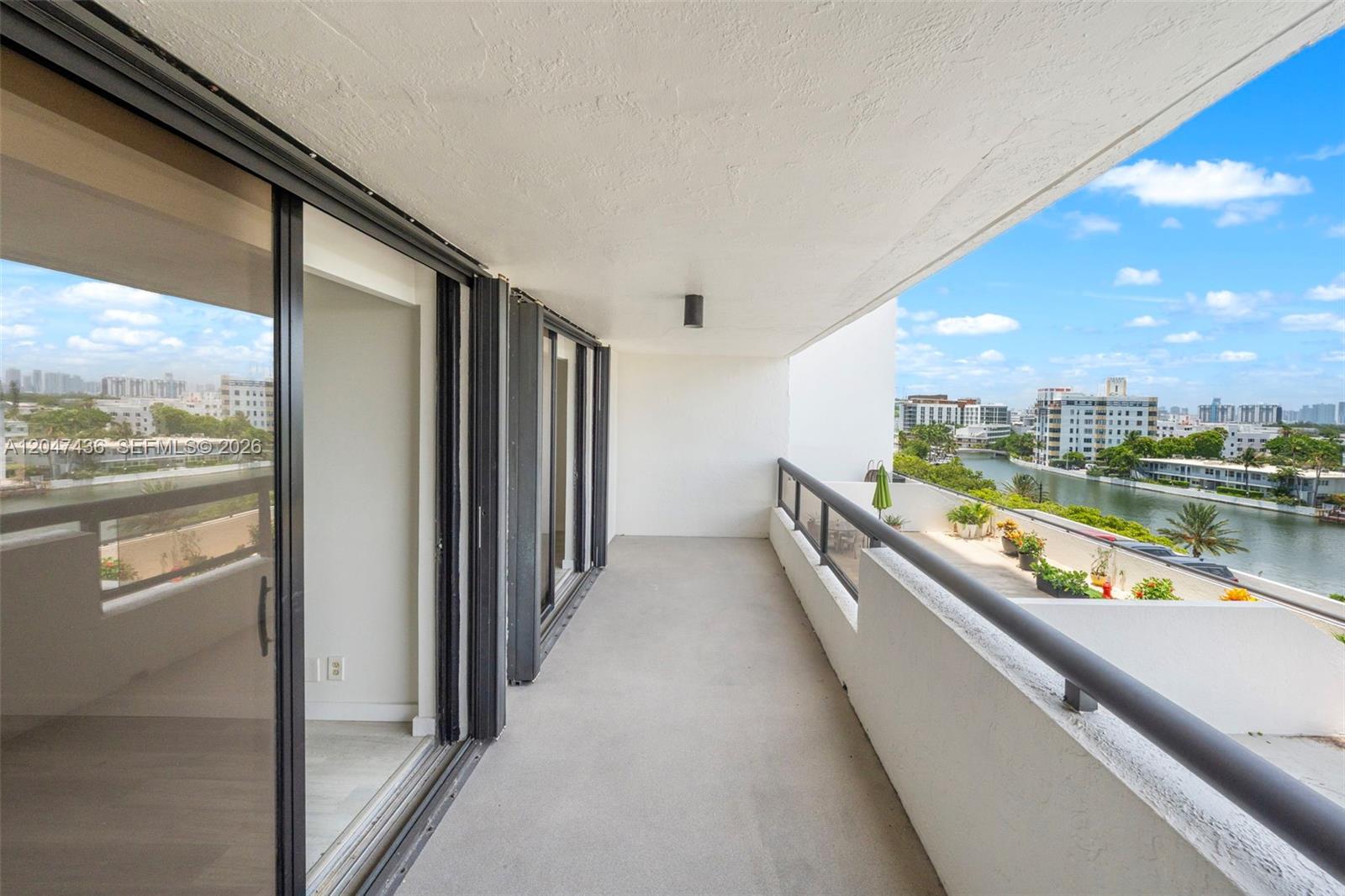 2555 Collins Ave # 706