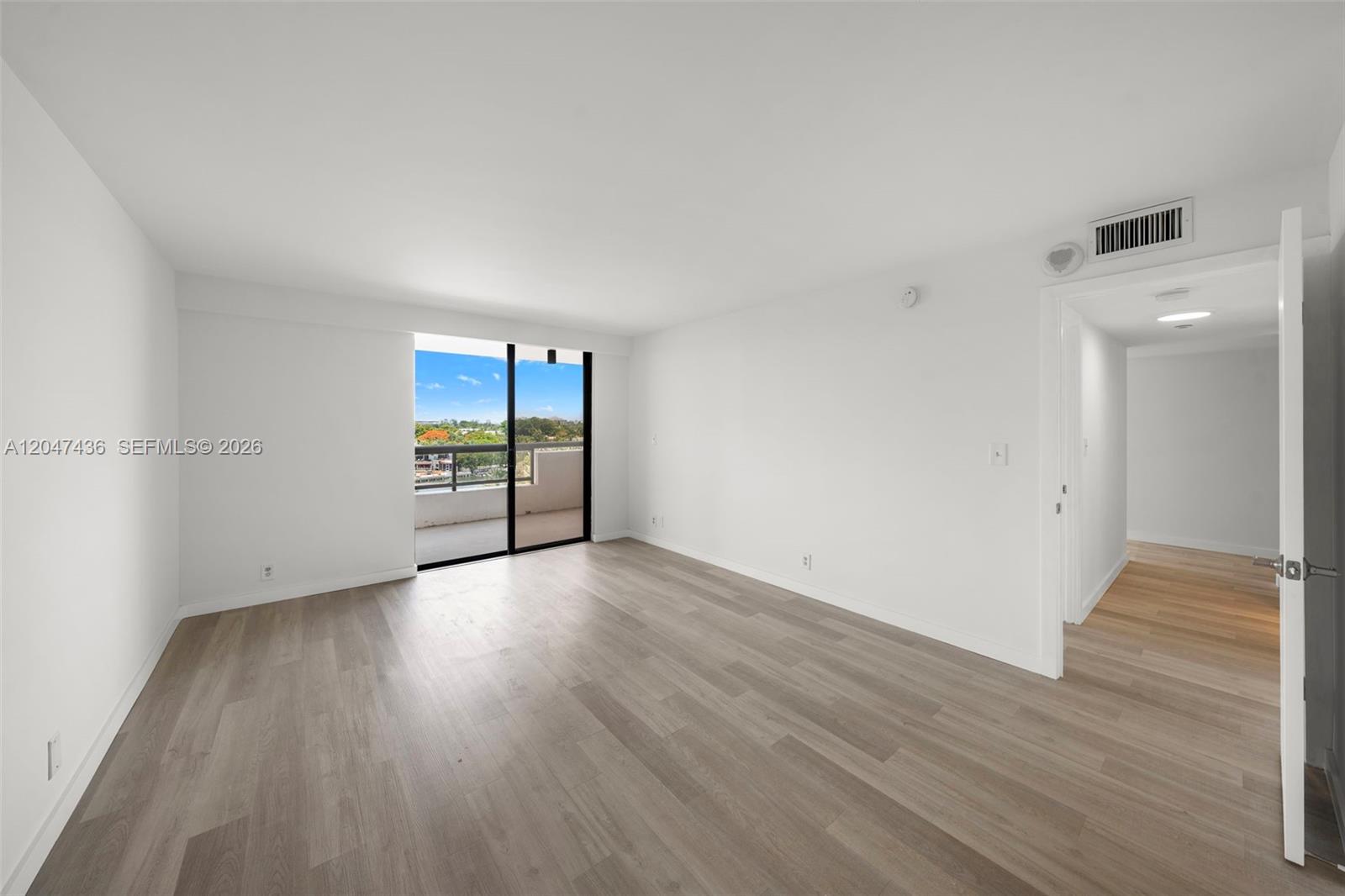 2555 Collins Ave # 706