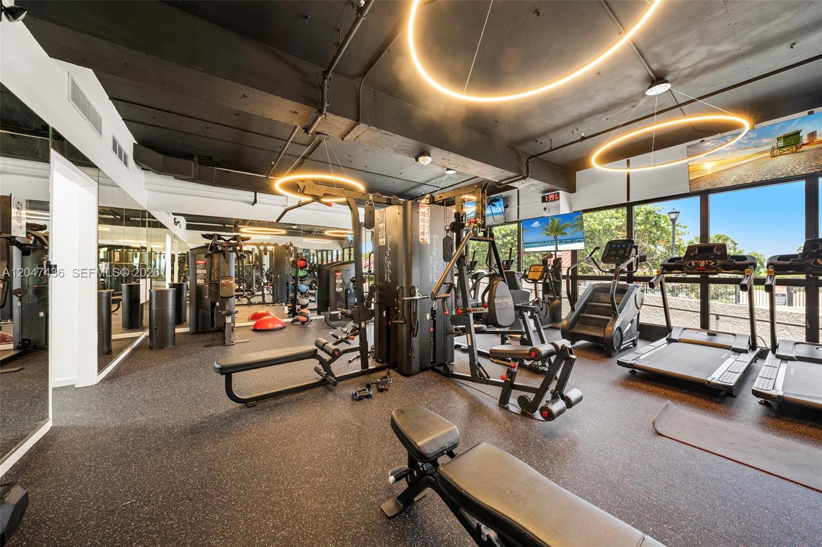 2555 Collins Ave # 706