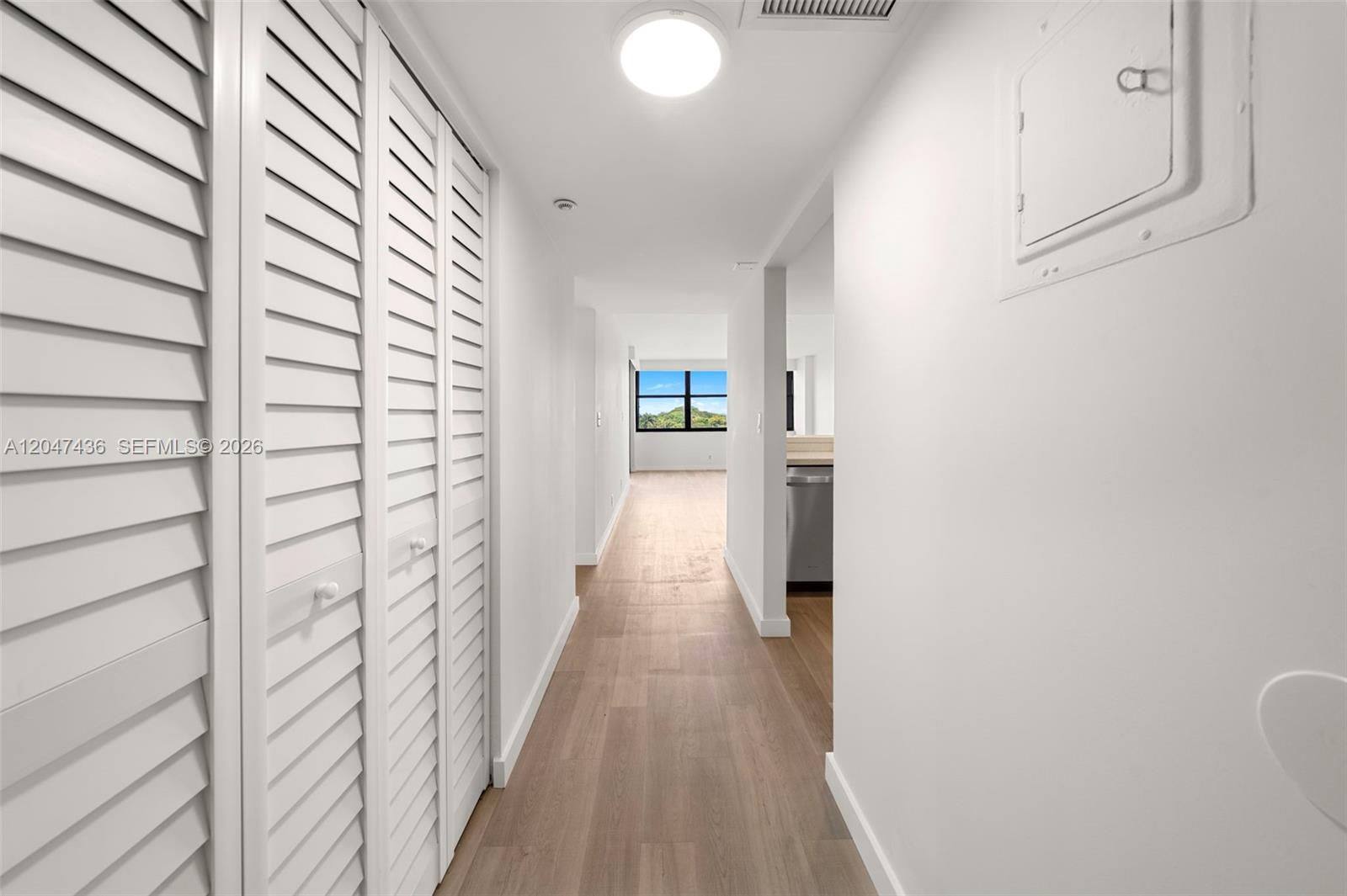 2555 Collins Ave # 706
