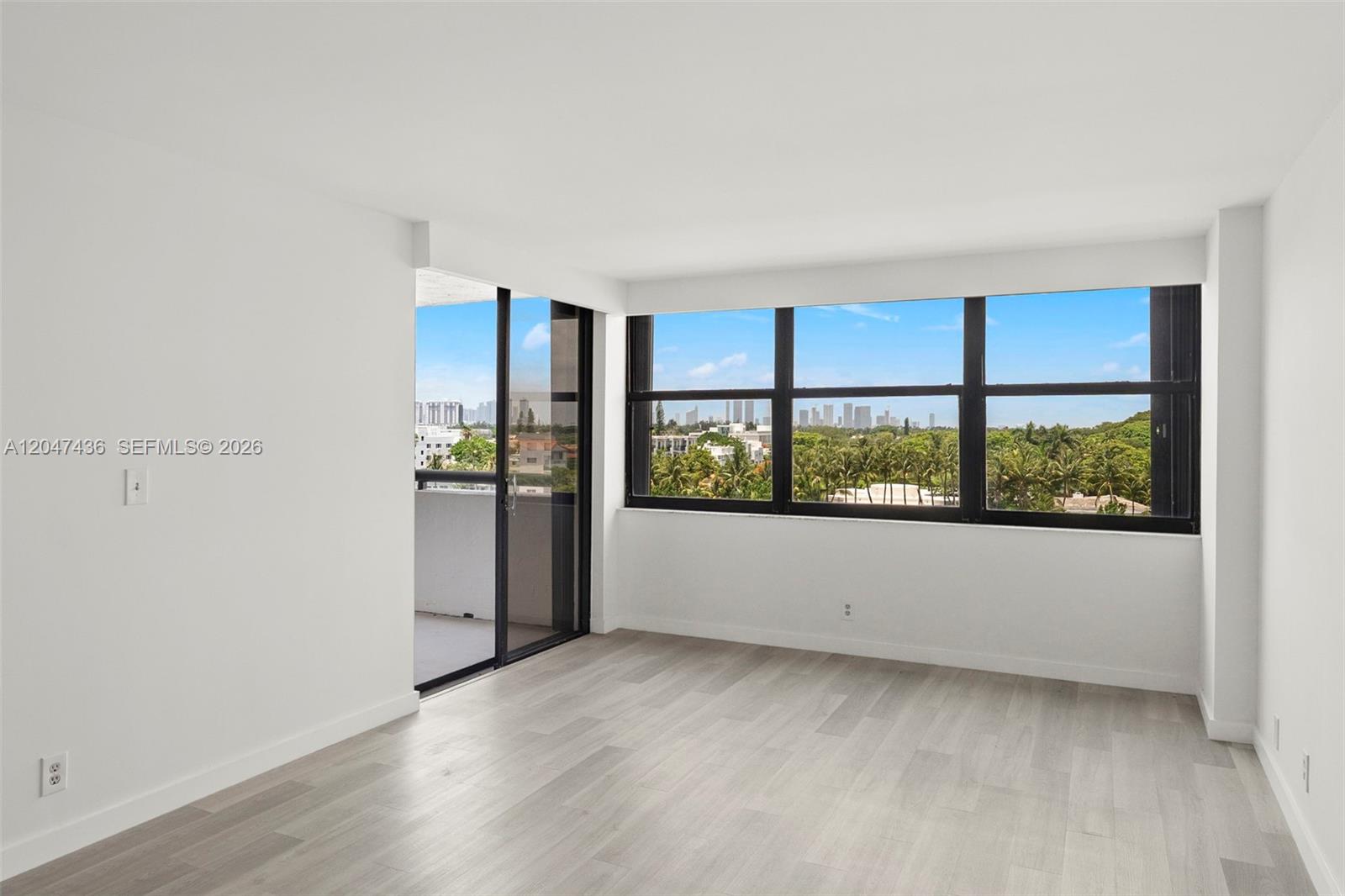 2555 Collins Ave # 706