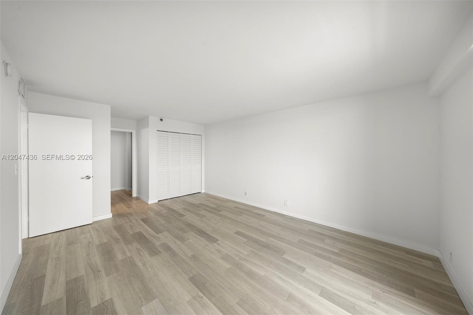2555 Collins Ave # 706