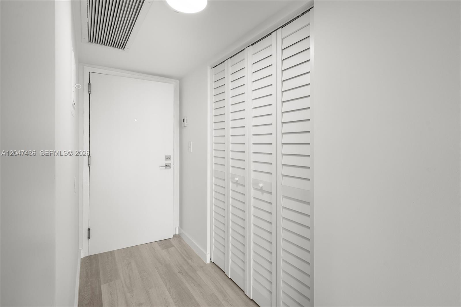 2555 Collins Ave # 706