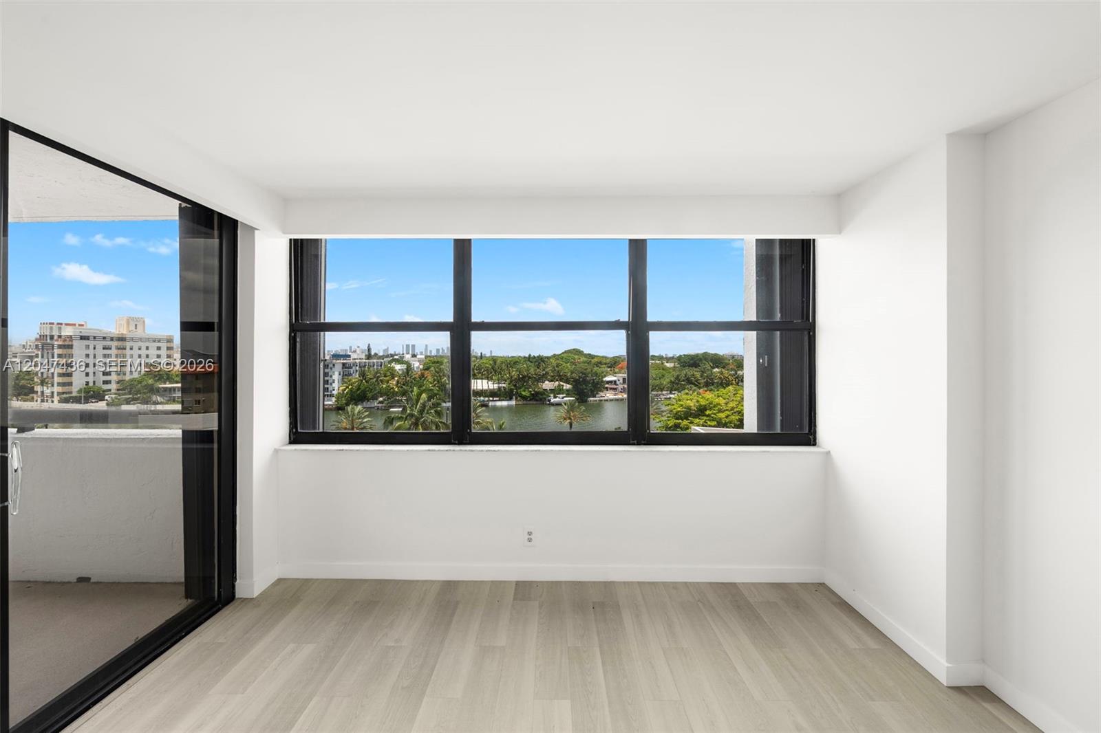 2555 Collins Ave # 706