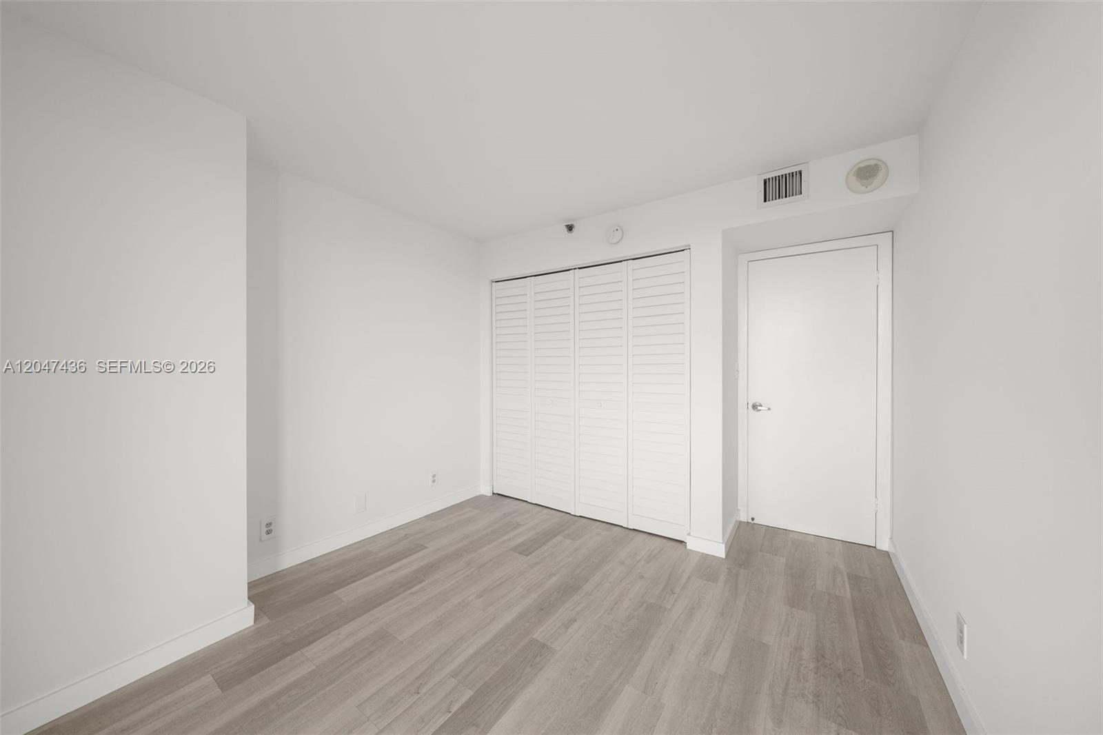 2555 Collins Ave # 706