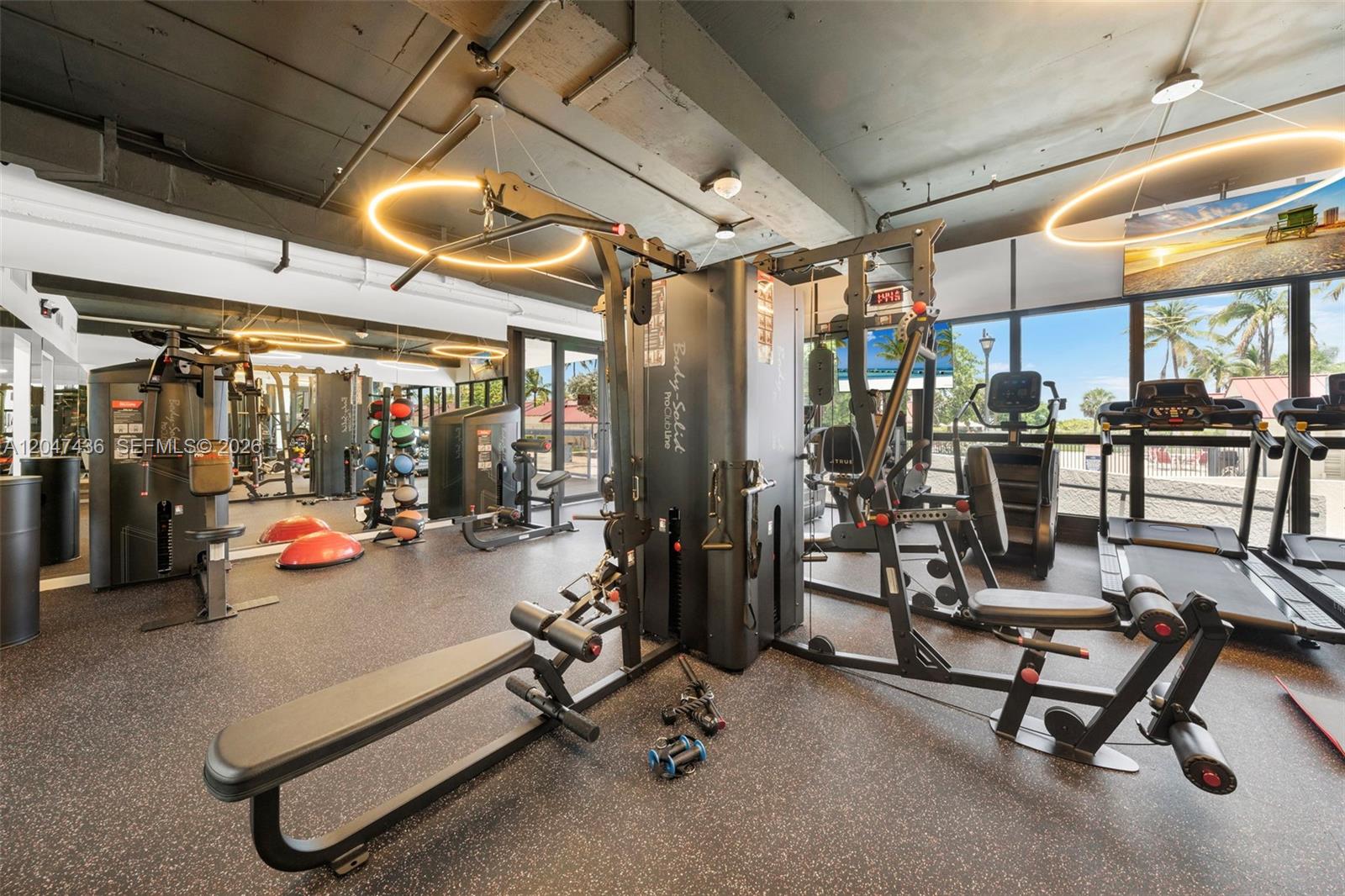 2555 Collins Ave # 706
