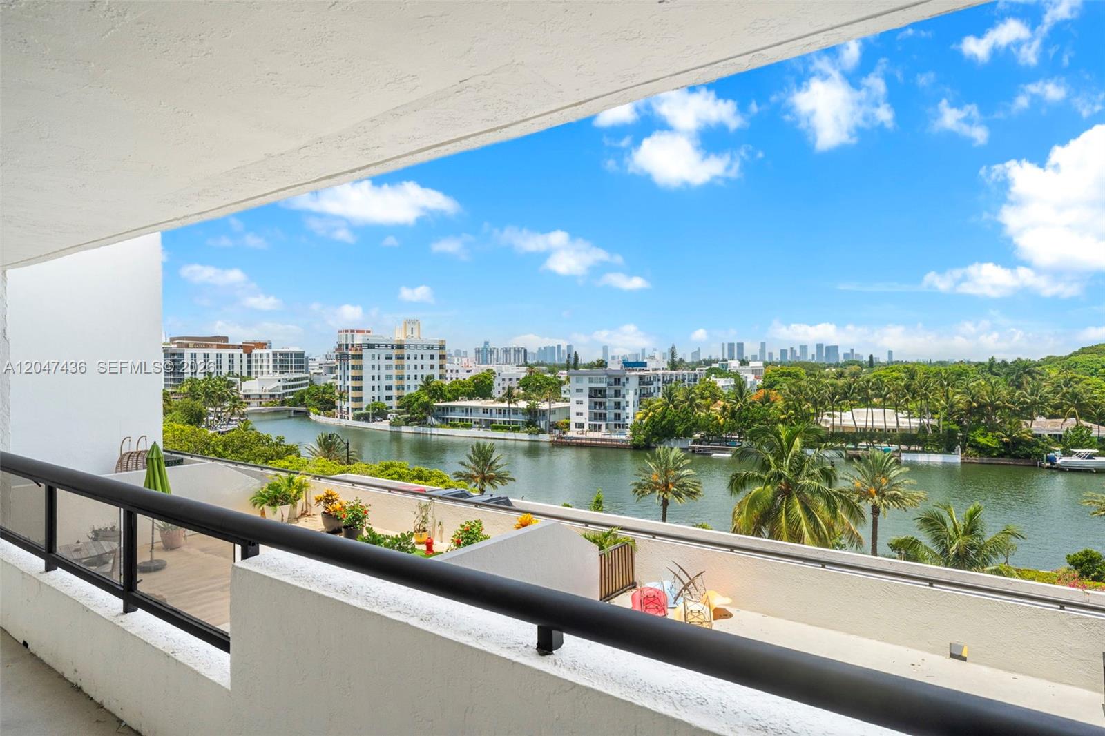 2555 Collins Ave # 706