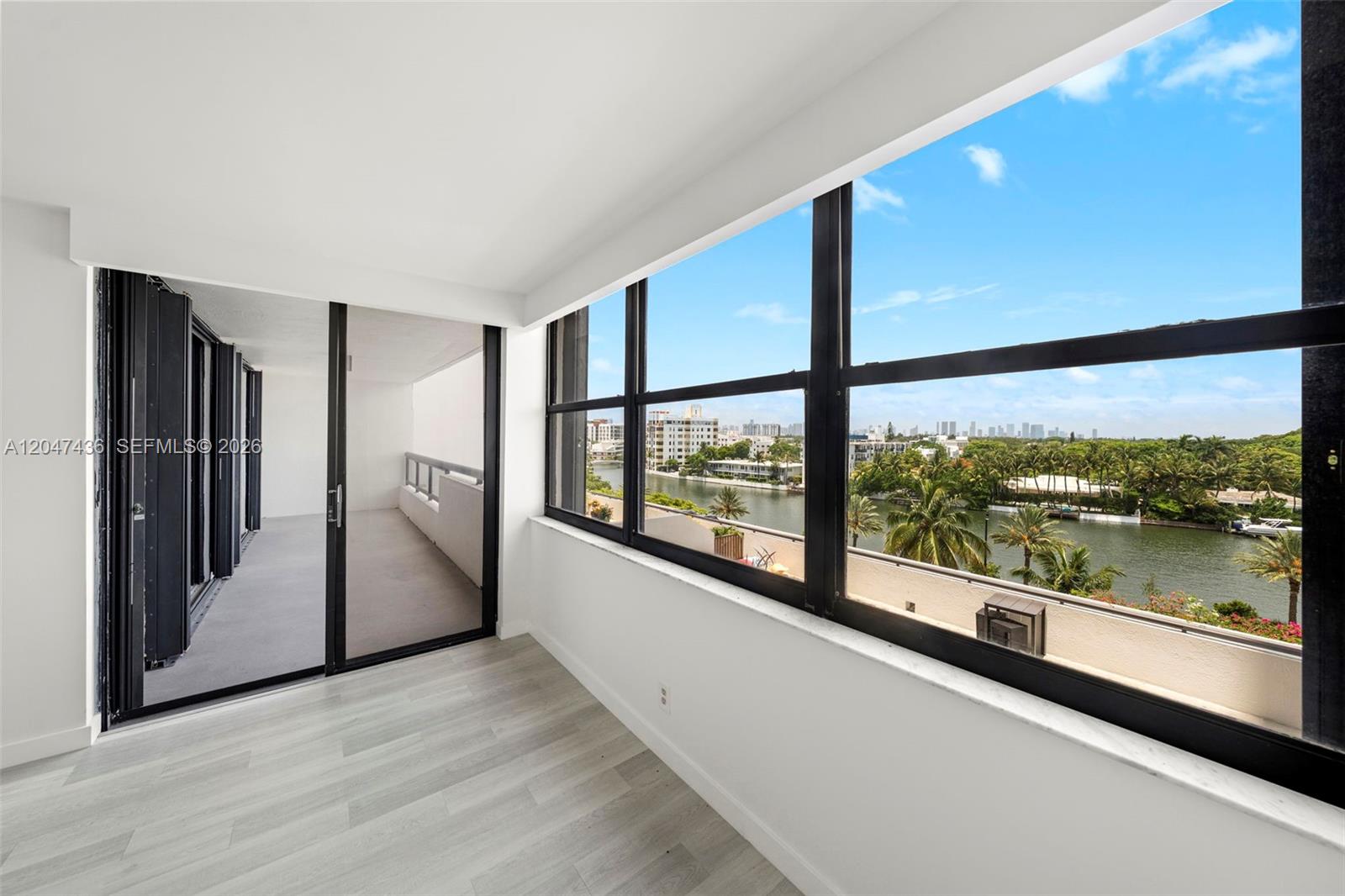 2555 Collins Ave # 706