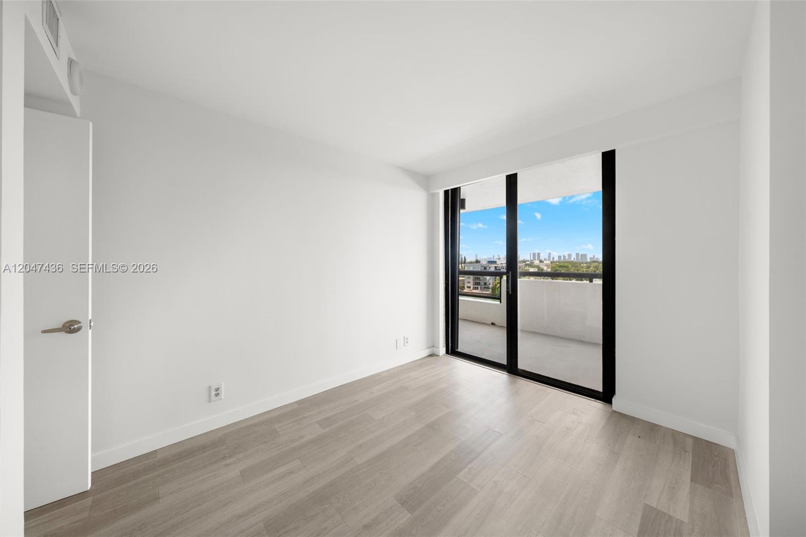 2555 Collins Ave # 706