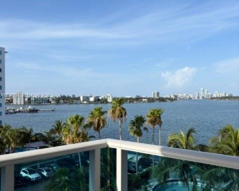 7501 E Treasure Dr # 5J