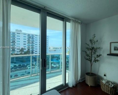 7501 E Treasure Dr # 5J