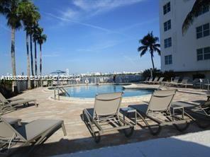 7501 E Treasure Dr # 5J