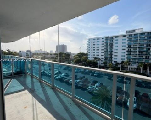 7501 E Treasure Dr # 5J