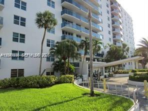 7501 E Treasure Dr # 5J