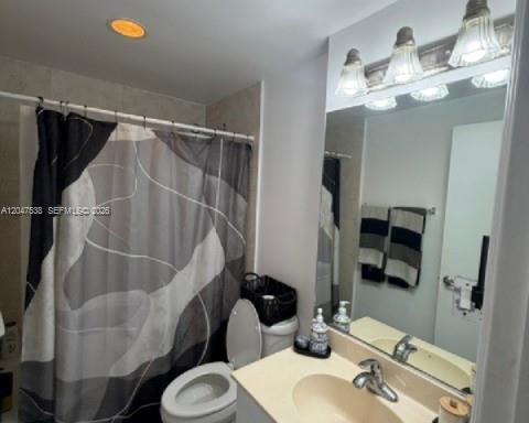 7501 E Treasure Dr # 5J