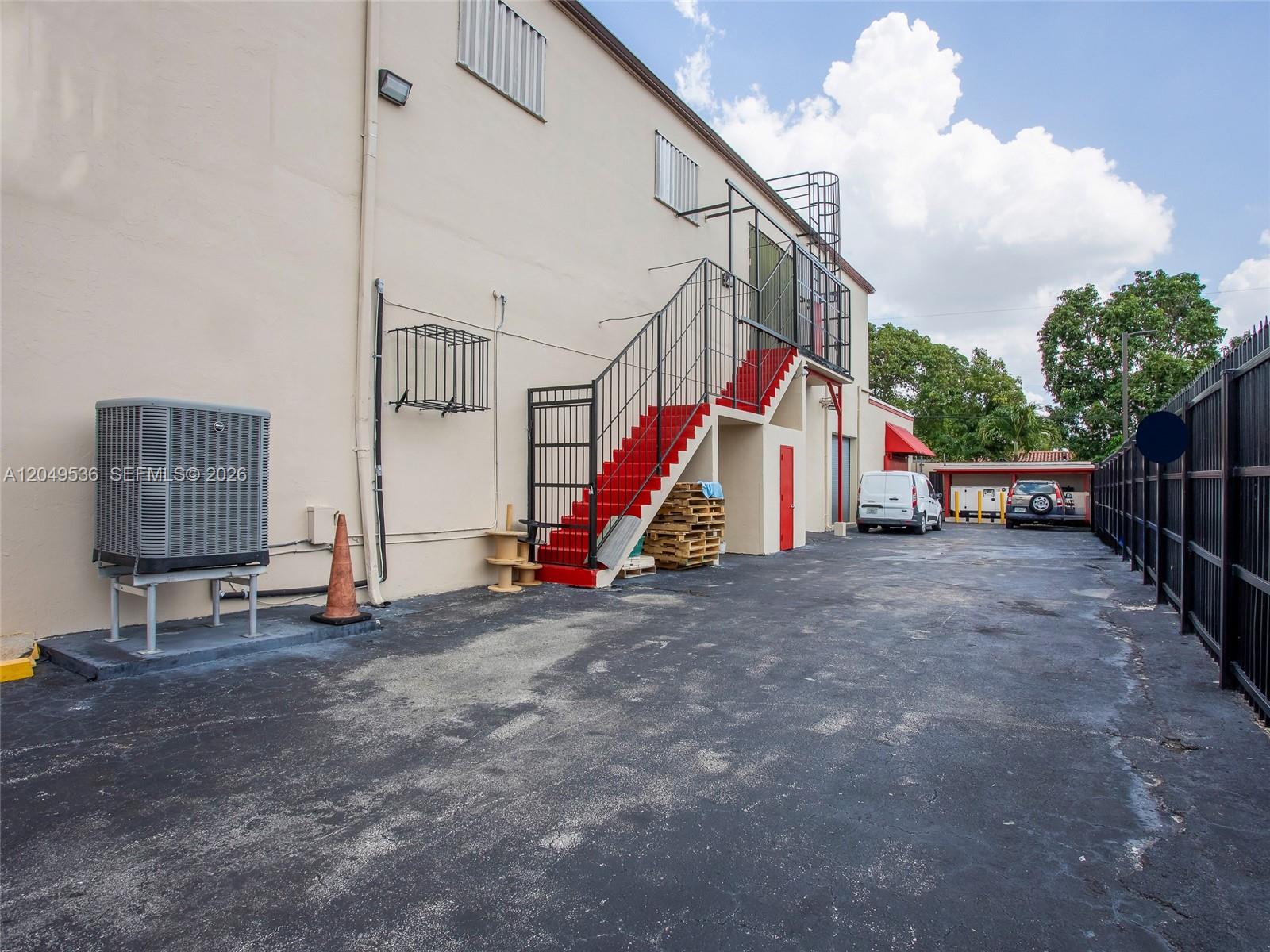 249-275 W 29th St