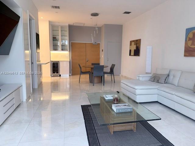 881 Ocean Dr # L2