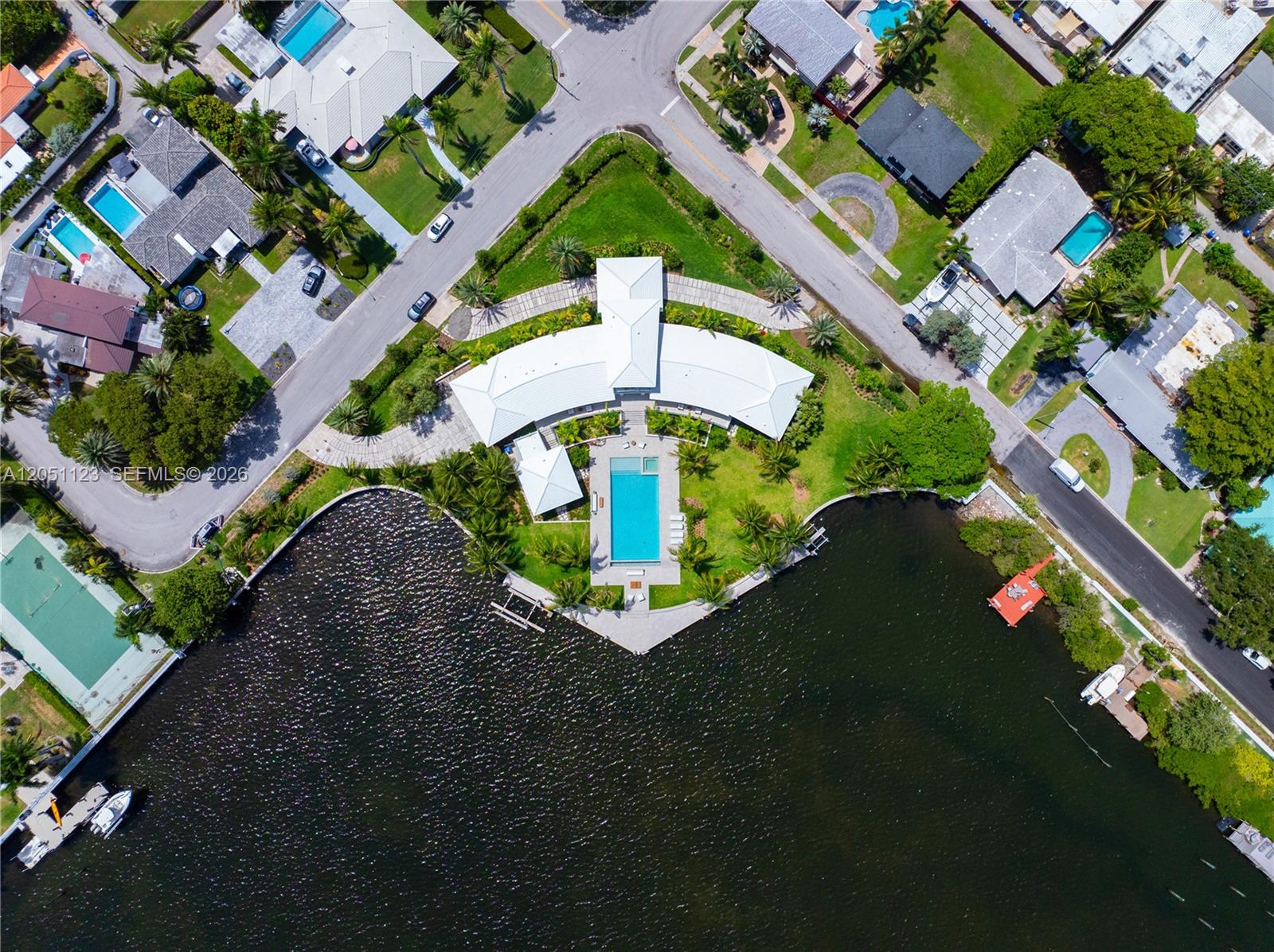 900 N Northlake Dr