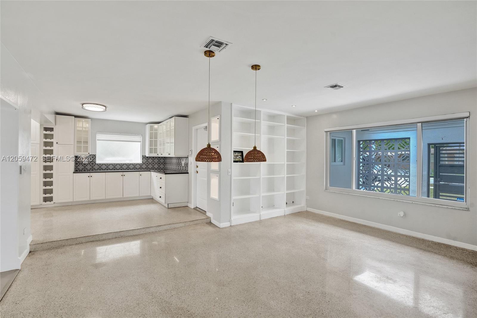 9350 SW 48 St