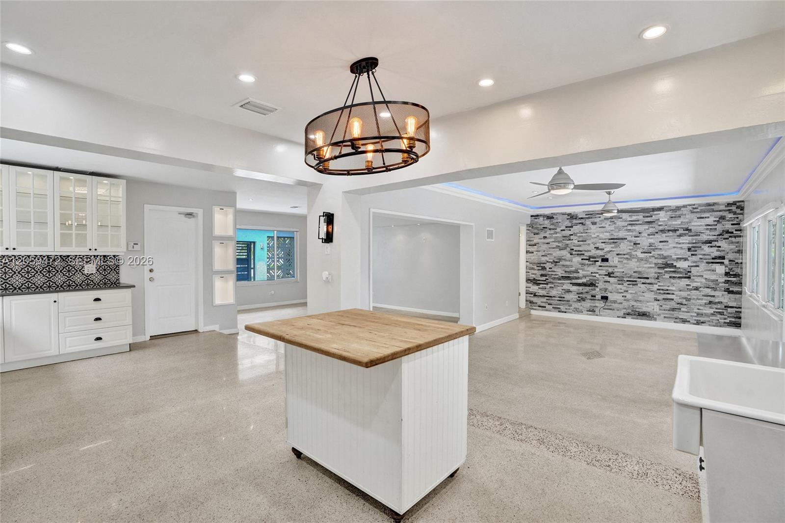 9350 SW 48 St